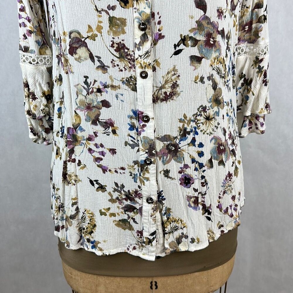 Altar’d State Button Down Blouse Shirt Top Floral Size Medium Lace Detail Ruffle - Picture 3 of 11